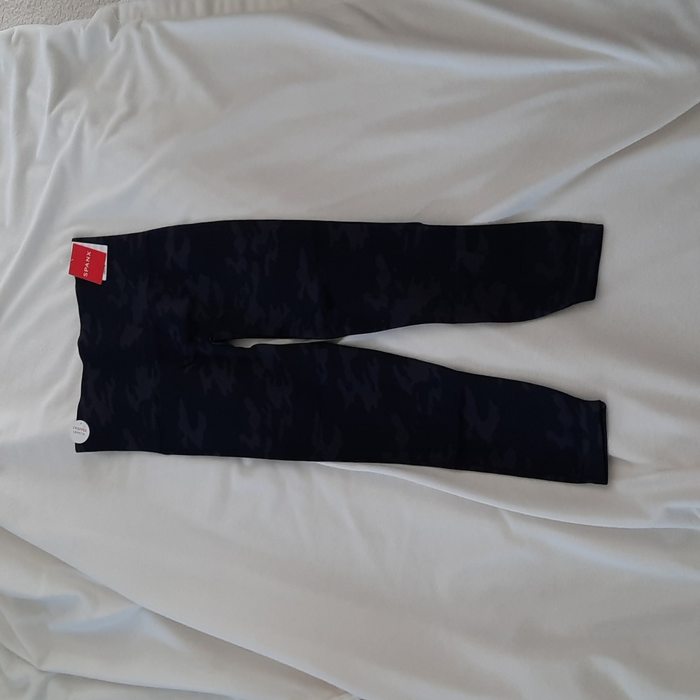 SPANX Look at Me Now crop seemless leggings in black camo - Picture 5 of 11